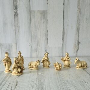 Vintage 8 Piece Collection Nativity Figures Made In Italy Christmas Christian